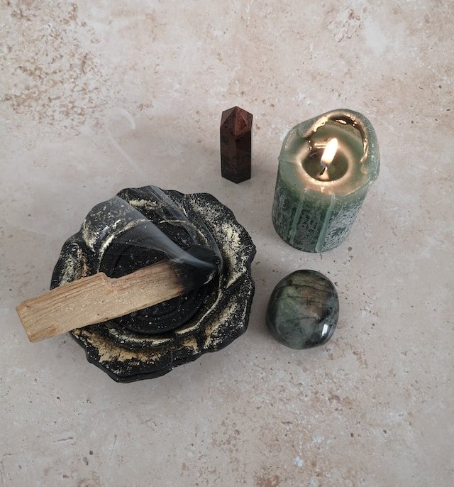 Lire la suite à propos de l’article La Labradorite pierre de Protection: Vertus et propriétés